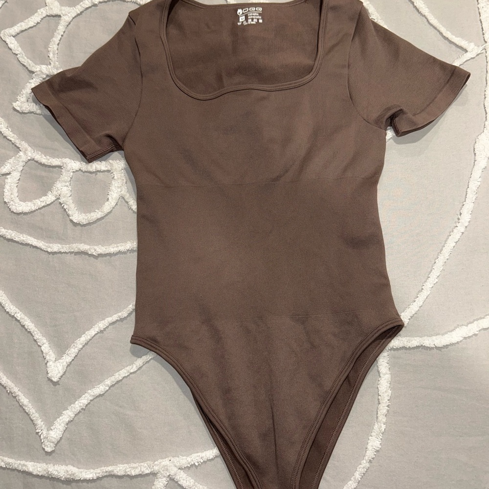 OQQ Medium Short Sleeve Tummy control Bodysuit